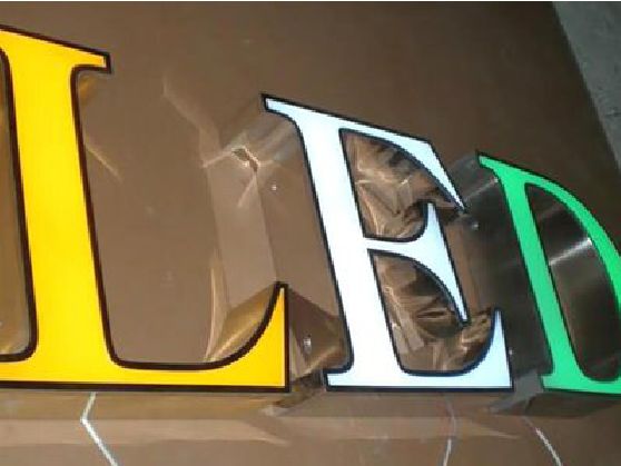 赤壁介绍LED招牌的基础知识。